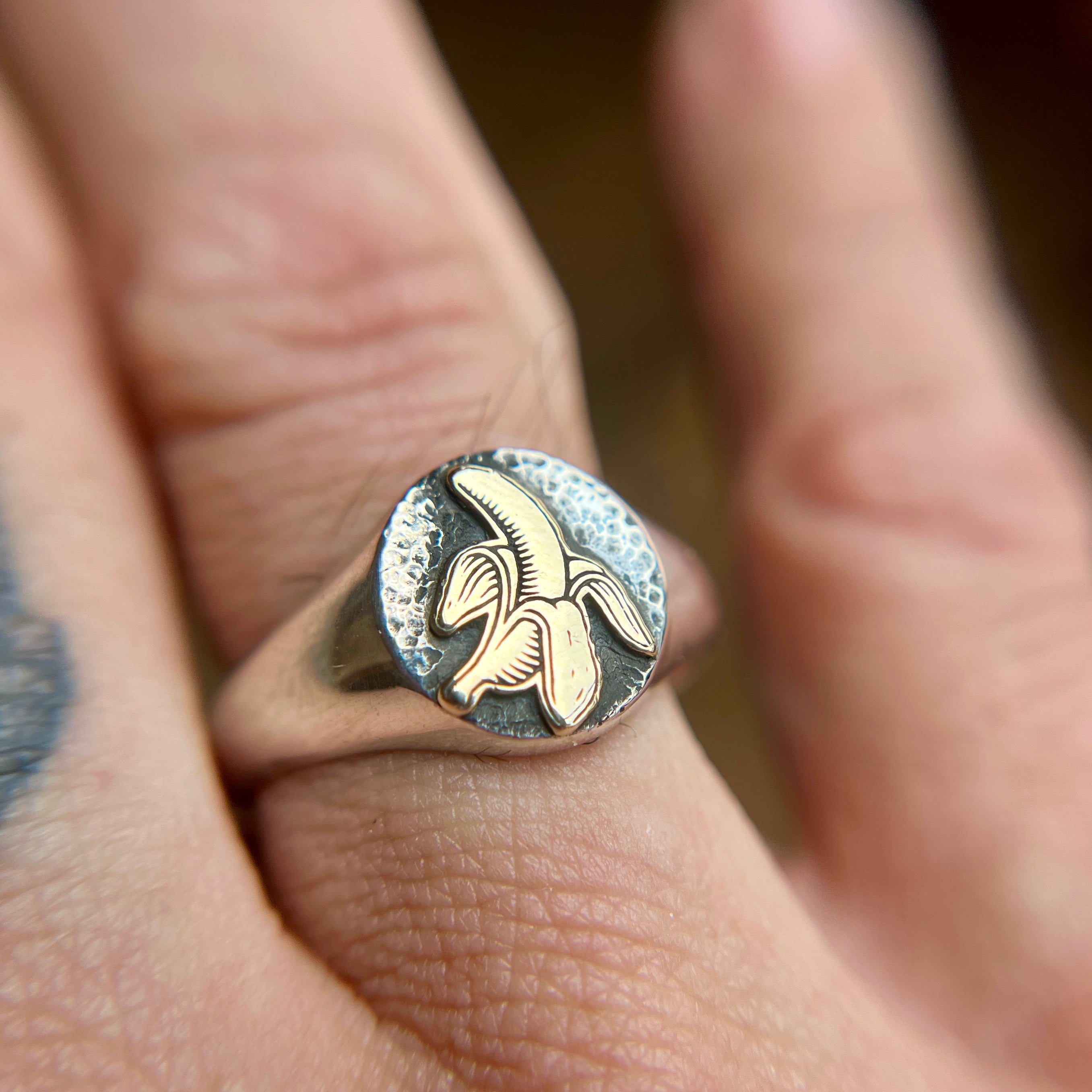 Banana Signet – Digby & Iona