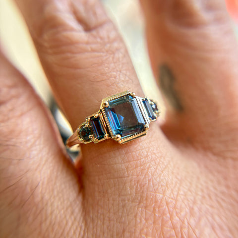 1.15ct Sapphire Deco Florin
