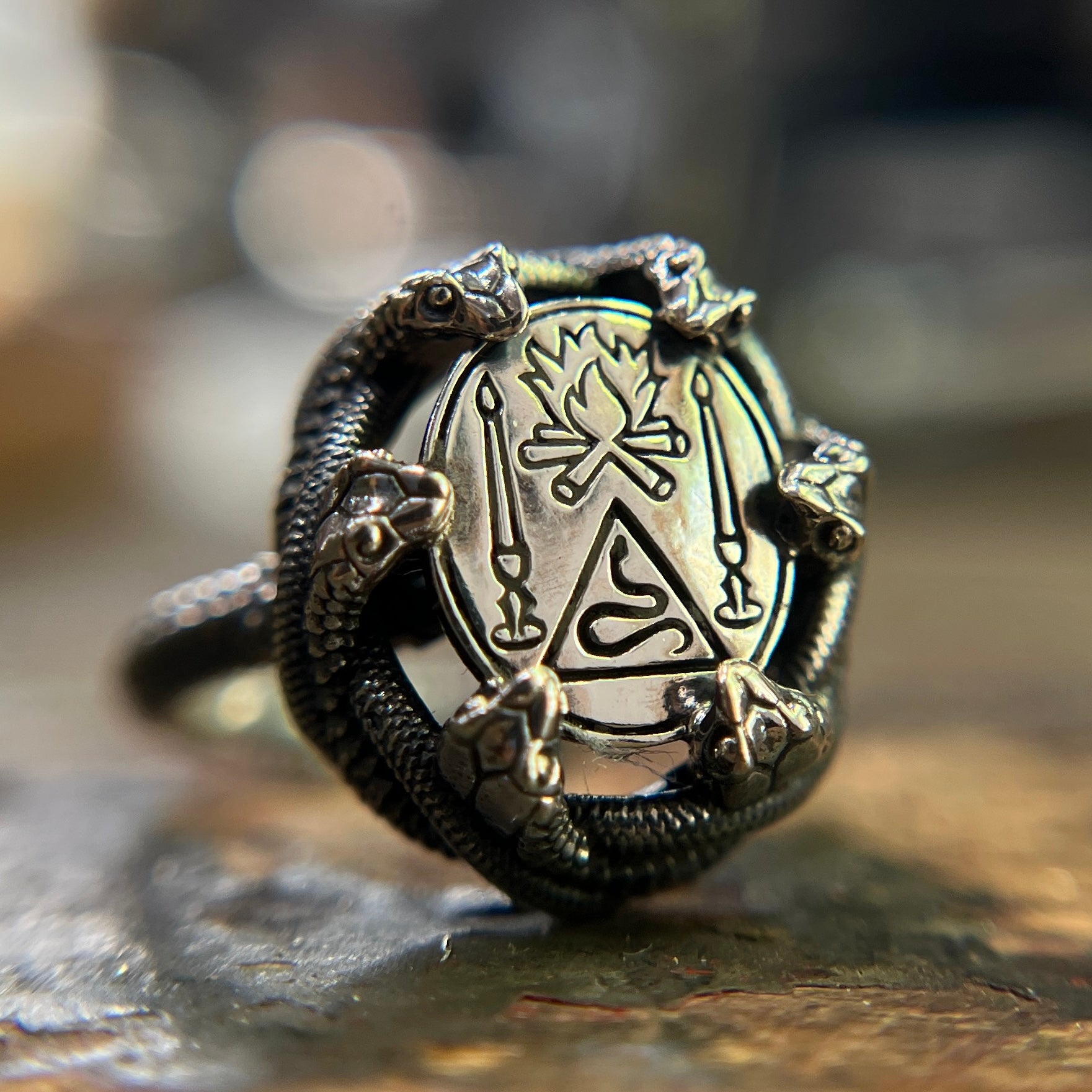 Nagini Altar ring – Digby & Iona