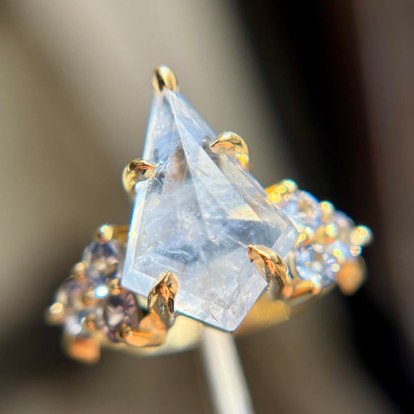 5.44ct kite Sri Lanka Sapphire Nico