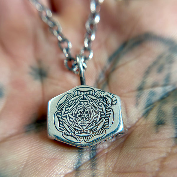 Dat Rosa Necklace