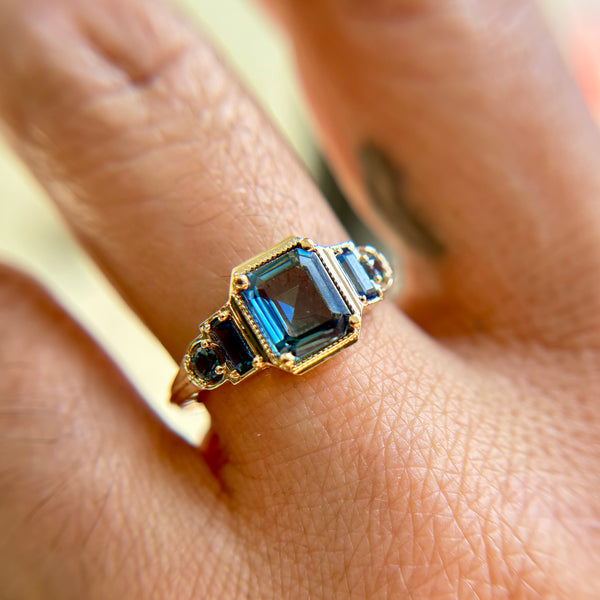 1.15ct Sapphire Deco Florin